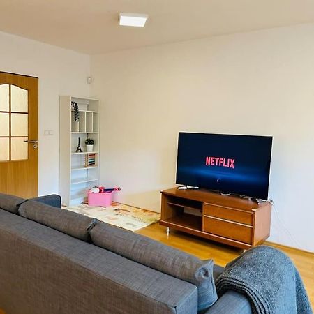 Family-Friendly Prague 5 Stay Exterior photo