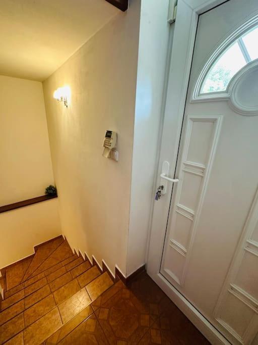 Family-Friendly Prague 5 Stay Exterior photo