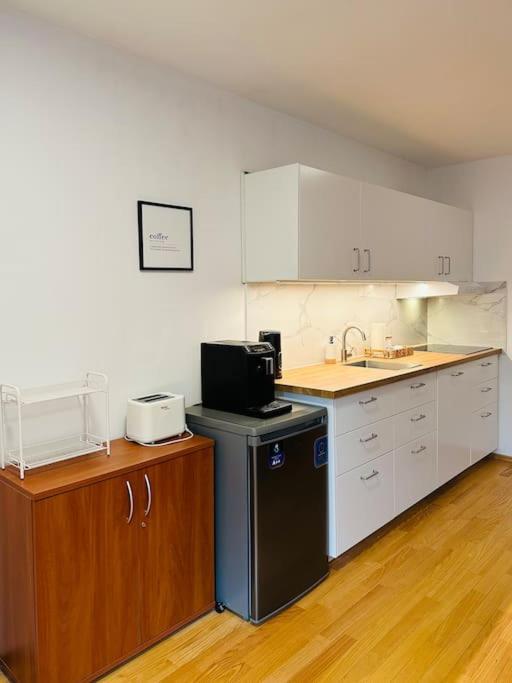 Family-Friendly Prague 5 Stay Exterior photo