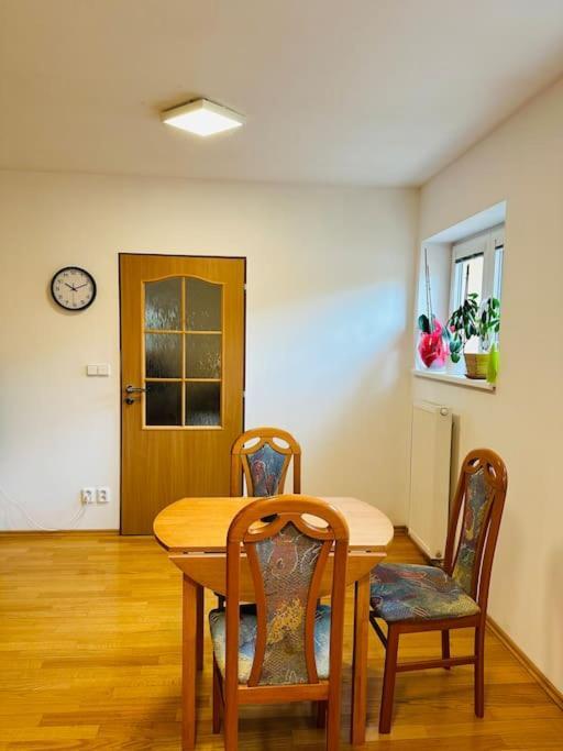 Family-Friendly Prague 5 Stay Exterior photo