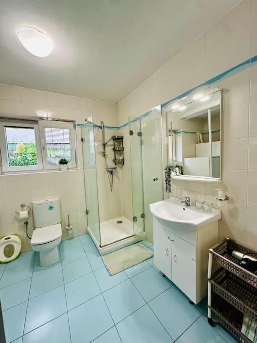 Family-Friendly Prague 5 Stay Exterior photo