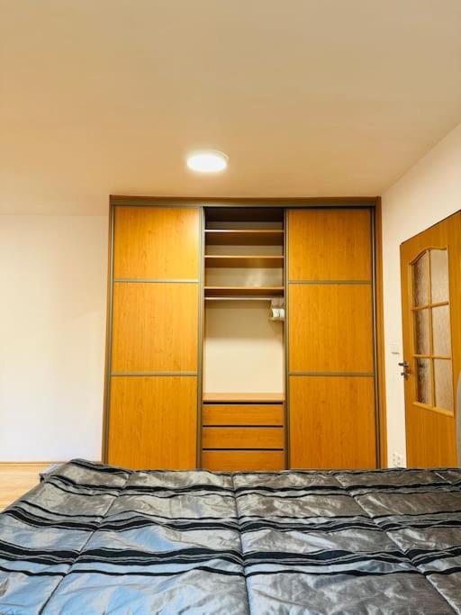 Family-Friendly Prague 5 Stay Exterior photo