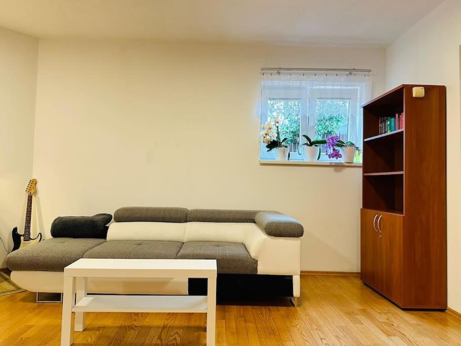 Family-Friendly Prague 5 Stay Exterior photo