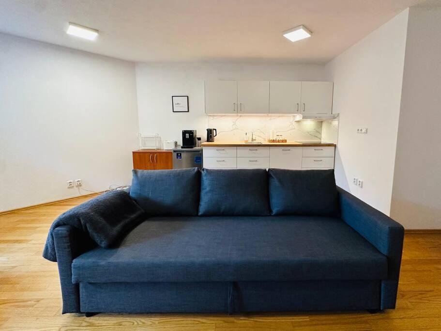 Family-Friendly Prague 5 Stay Exterior photo