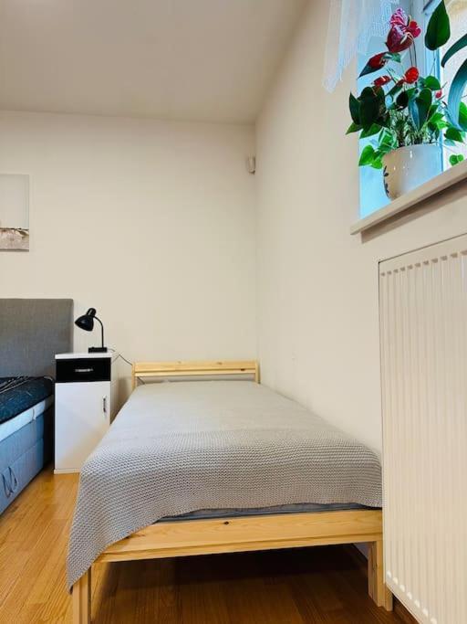 Family-Friendly Prague 5 Stay Exterior photo