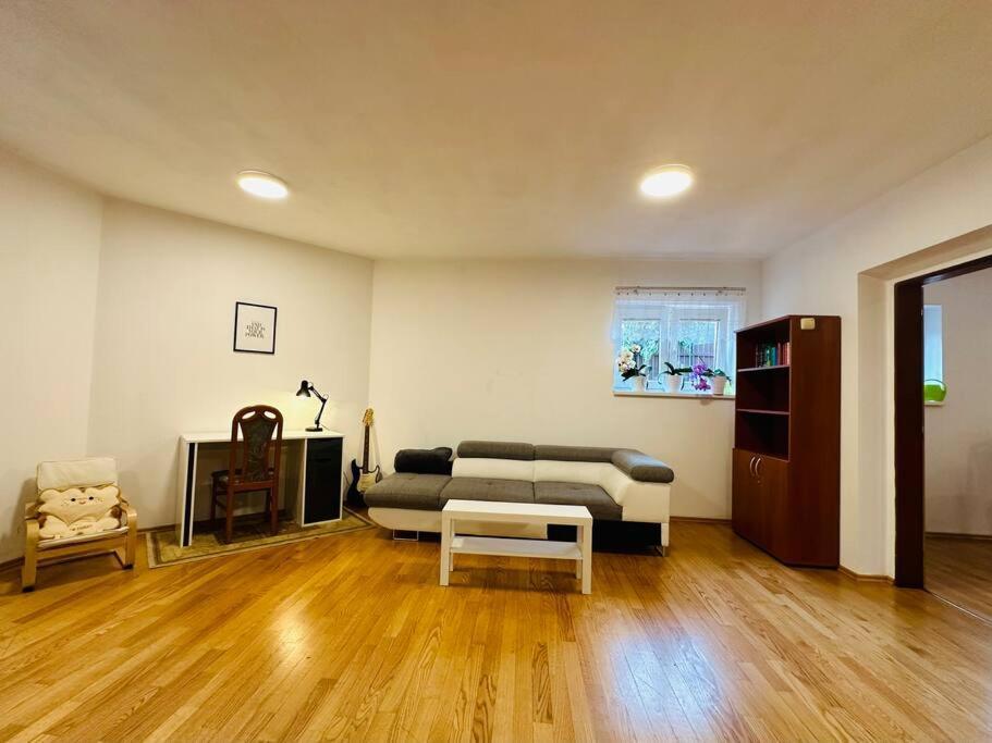 Family-Friendly Prague 5 Stay Exterior photo